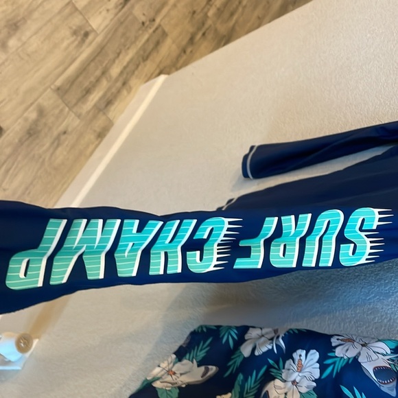 Carter’s boys swimsuit, size 8 - Picture 3 of 8